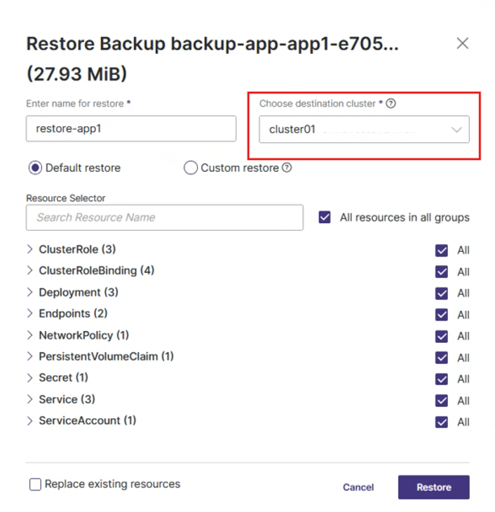 Zrzut ekranu interfejsu przywracania kopii zapasowej. Użytkownik może wprowadzić nazwę przywracania, wybrać klaster docelowy, wybrać zasoby do przywrócenia i ma opcje przywracania istniejących zasobów. Przycisk Przywróć znajduje się na dole.